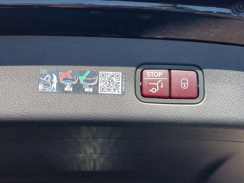 Certified 2025 Mercedes-Benz GLC 300 image 9