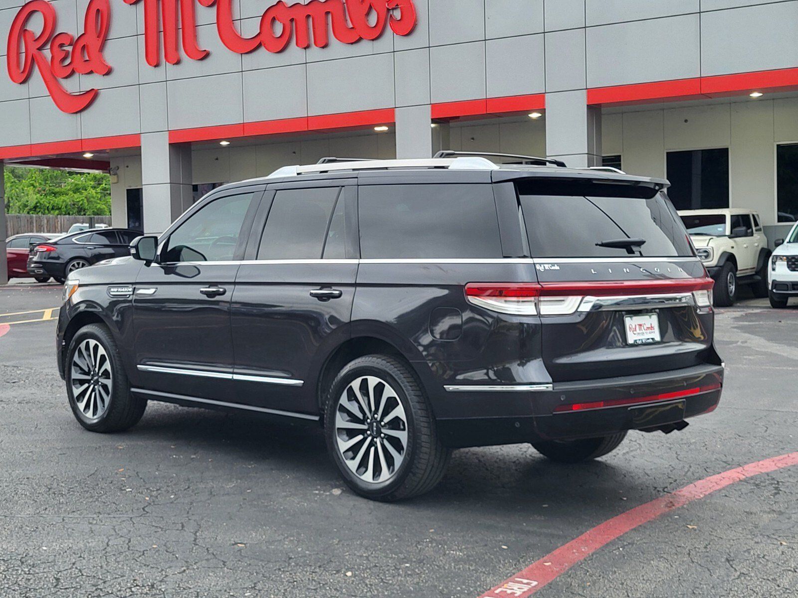 Used 2024 Lincoln Navigator Reserve AWD/4WD image 5