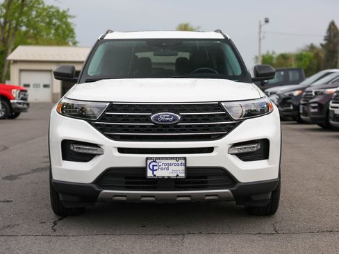 Used 2023 Ford Explorer XLT w/ Equipment Group 202A AWD/4WD image 2