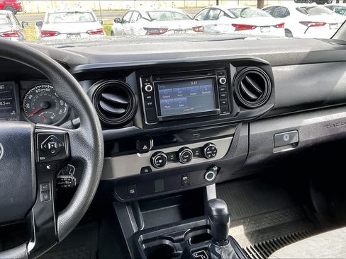 Used 2018 Toyota Tacoma SR RWD image 15