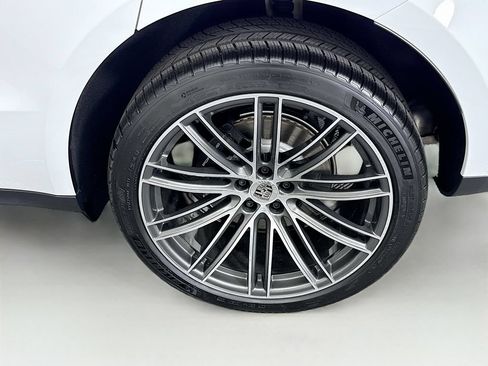 Used 2026 Porsche Macan AWD/4WD image 32