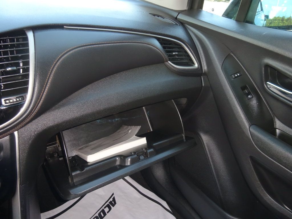 Certified 2020 Chevrolet Trax LT w/ Redline Edition FWD image 27