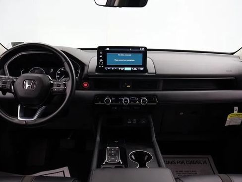 Used 2025 Honda Pilot EX-L image 16