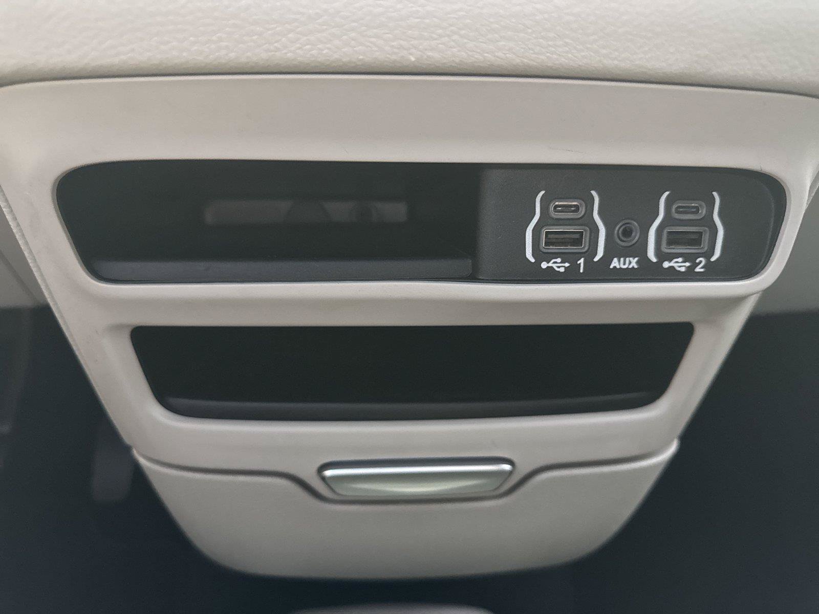 Used 2022 Chrysler Voyager LX FWD image 28