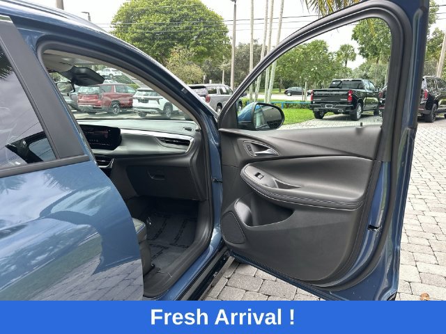 Used 2025 Buick Encore GX Sport Touring w/ Advanced Technology Package FWD image 23