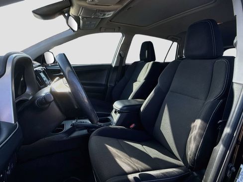 Used 2018 Toyota RAV4 XLE FWD image 10