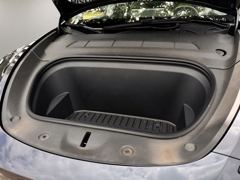 Used 2024 Tesla Model Y 2WD image 19