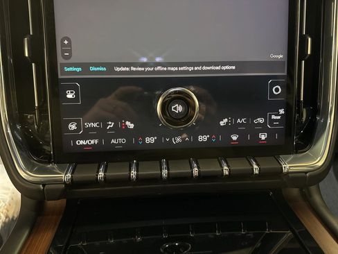 Used 2025 GMC Yukon XL Denali image 16