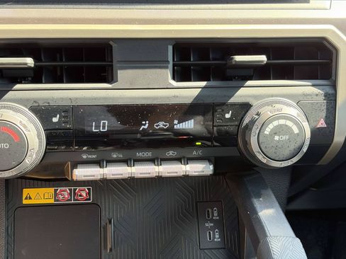 Used 2024 Toyota Tacoma SR5 AWD/4WD image 34