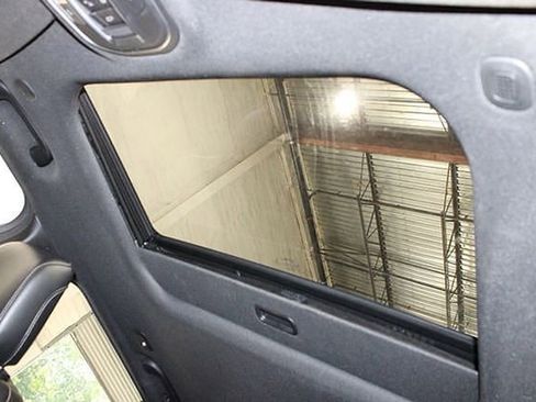 Used 2023 Jeep Grand Cherokee Altitude image 2