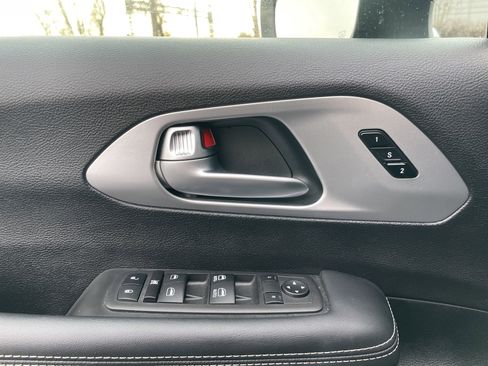 Used 2023 Chrysler Pacifica Touring-L w/ S Appearance Package image 34