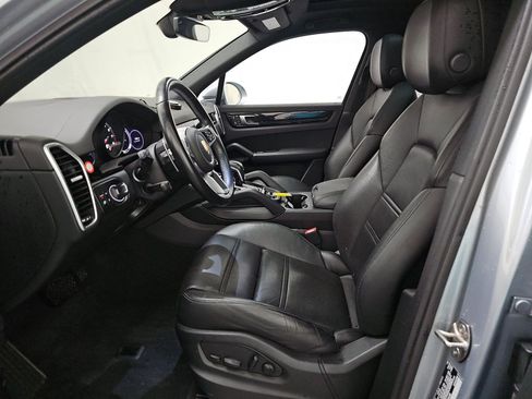 Used 2023 Porsche Cayenne AWD/4WD image 10
