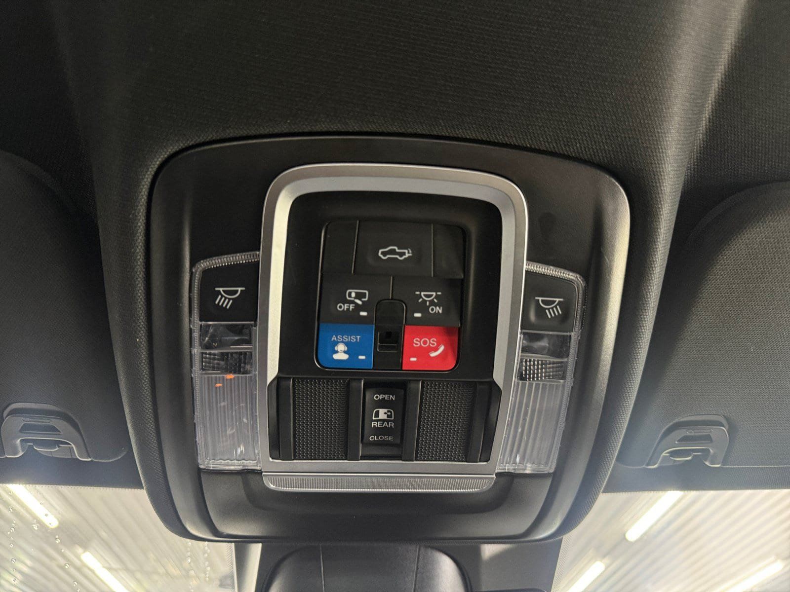 Used 2024 RAM 1500 Laramie AWD/4WD image 19