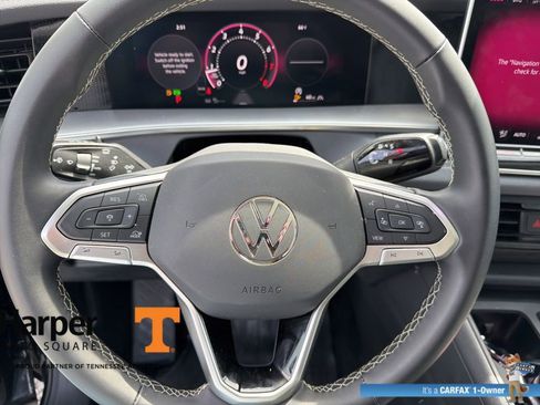 Used 2025 Volkswagen Tiguan SE w/ Panoramic Sunroof Package image 15