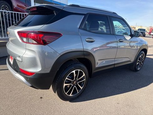 Used 2025 Chevrolet TrailBlazer LT w/ Driver Confidence Package image 5