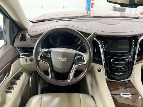 Used 2016 Cadillac Escalade Luxury image 11