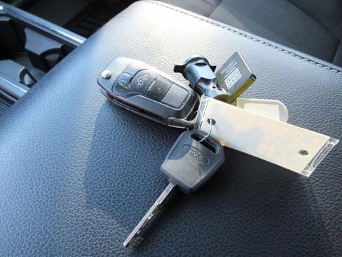 Used 2016 Ford F150 XLT w/ Equipment Group 302A Luxury image 30