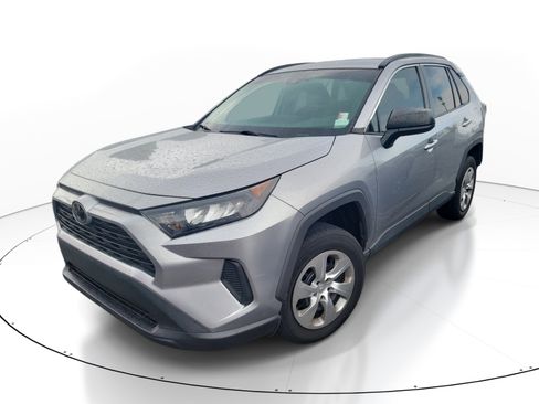 Used 2021 Toyota RAV4 LE FWD image 3