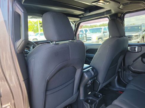 Used 2022 Jeep Wrangler Unlimited Sport w/ Sun And Sound Package AWD/4WD image 18