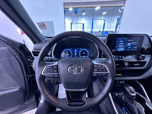 Used 2025 Toyota Highlander XSE AWD/4WD image 15