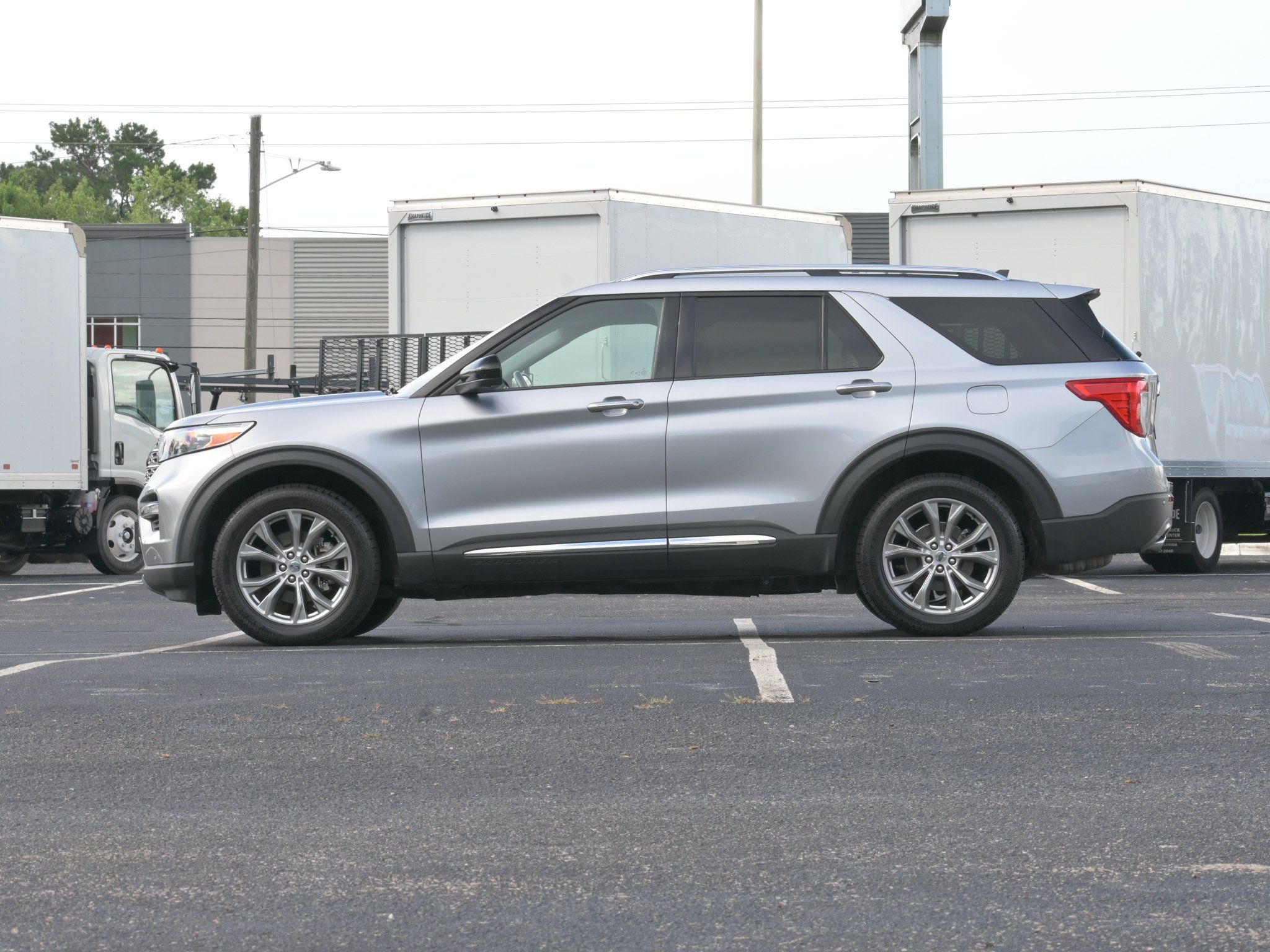 Used 2022 Ford Explorer Limited AWD/4WD image 7