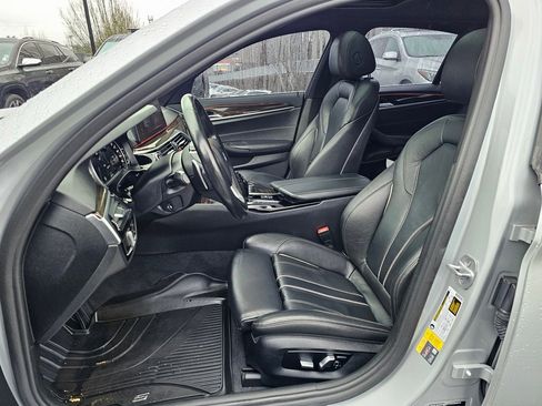 Used 2019 BMW 530e xDrive w/ Premium Package image 21