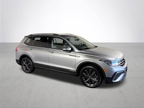 Used 2022 Volkswagen Tiguan SE image 4