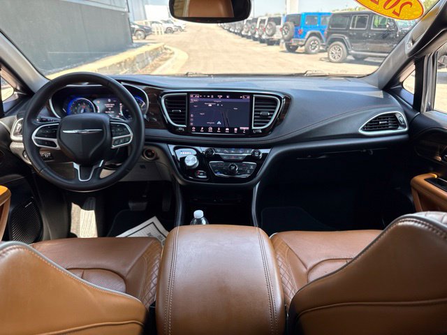 Used 2022 Chrysler Pacifica Pinnacle FWD image 15