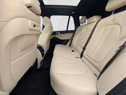 Used 2022 BMW X5 sDrive40i w/ Parking Assistance Package image 21