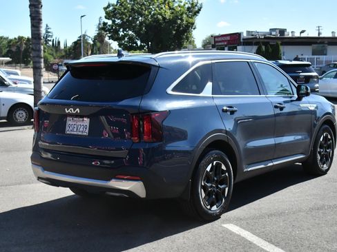 Used 2025 Kia Sorento S w/ Panoramic Sunroof Package FWD image 8