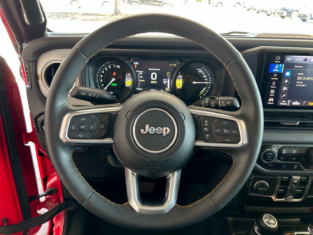 Used 2024 Jeep Wrangler Unlimited Sahara AWD/4WD image 14
