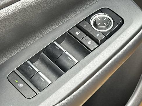Used 2025 Toyota Prius FWD image 18