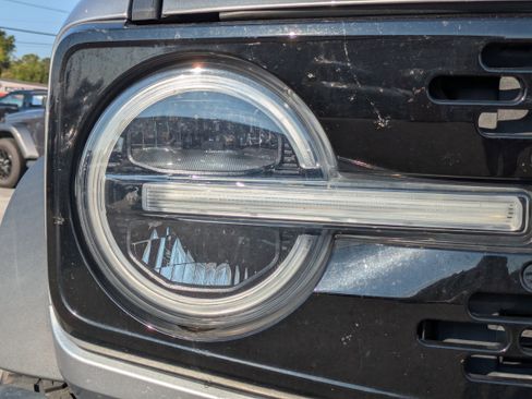 Used 2022 Ford Bronco Wildtrak image 9