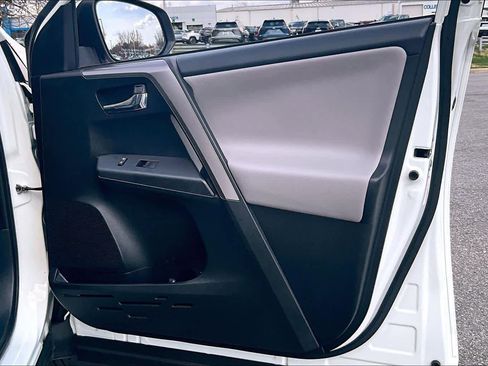 Used 2018 Toyota RAV4 XLE image 23