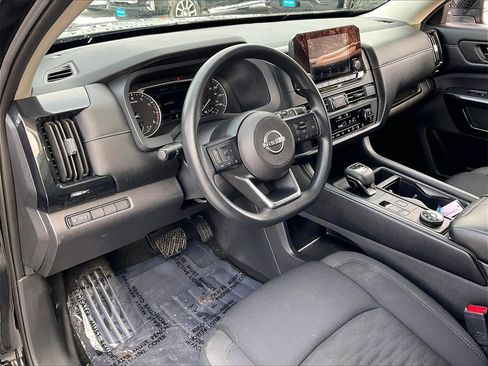 Used 2024 Nissan Pathfinder S image 8