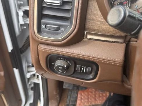 Used 2022 RAM 3500 Limited AWD/4WD image 17