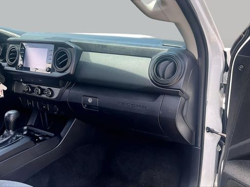 Used 2022 Toyota Tacoma SR RWD image 18
