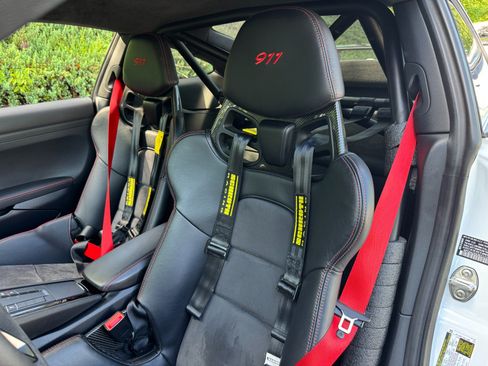 Used 2019 Porsche 911 Carrera image 31