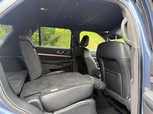 Used 2019 Ford Explorer XLT w/ Equipment Group 202A FWD image 10