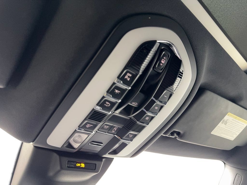 Used 2024 Porsche Macan Turbo AWD/4WD image 72