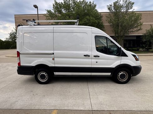 Used 2019 Ford Transit 250 148 Medium Roof RWD image 7