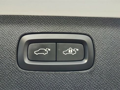 Certified 2024 Volvo XC90 T8 Plus w/ Protection Package Premier image 33