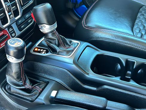 Used 2022 Jeep Gladiator Rubicon w/ Cold Weather Group image 21