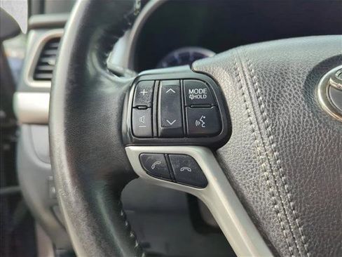 Certified 2019 Toyota Highlander SE FWD image 17