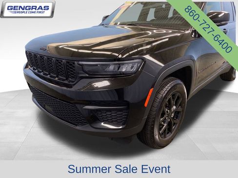 Used 2025 Jeep Grand Cherokee Altitude AWD/4WD image 51