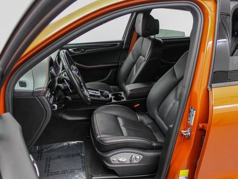 Used 2023 Porsche Macan AWD/4WD image 16