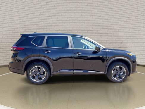 Certified 2025 Nissan Rogue SV FWD image 4