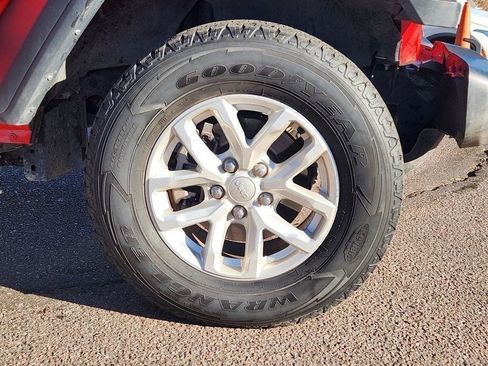 Used 2023 Jeep Gladiator Sport image 29