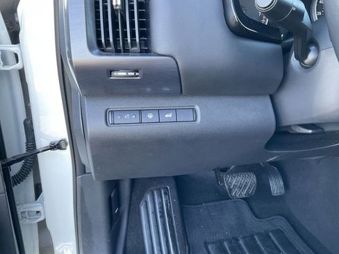 Used 2024 Nissan Pathfinder SL image 18