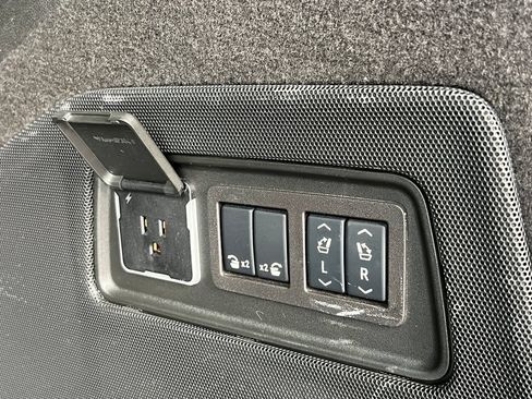 Used 2024 Cadillac Escalade ESV Sport AWD/4WD image 21